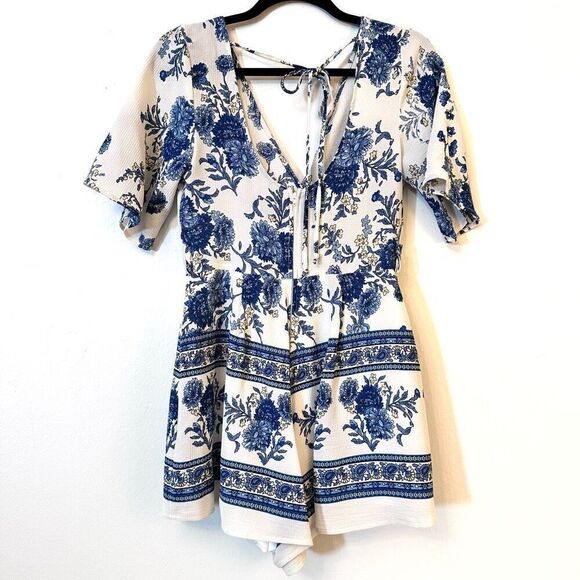 Trixxi Clothing surplice V Neck Tie Waist Floral Border Shorts Romper Blue Small - Picture 2 of 4